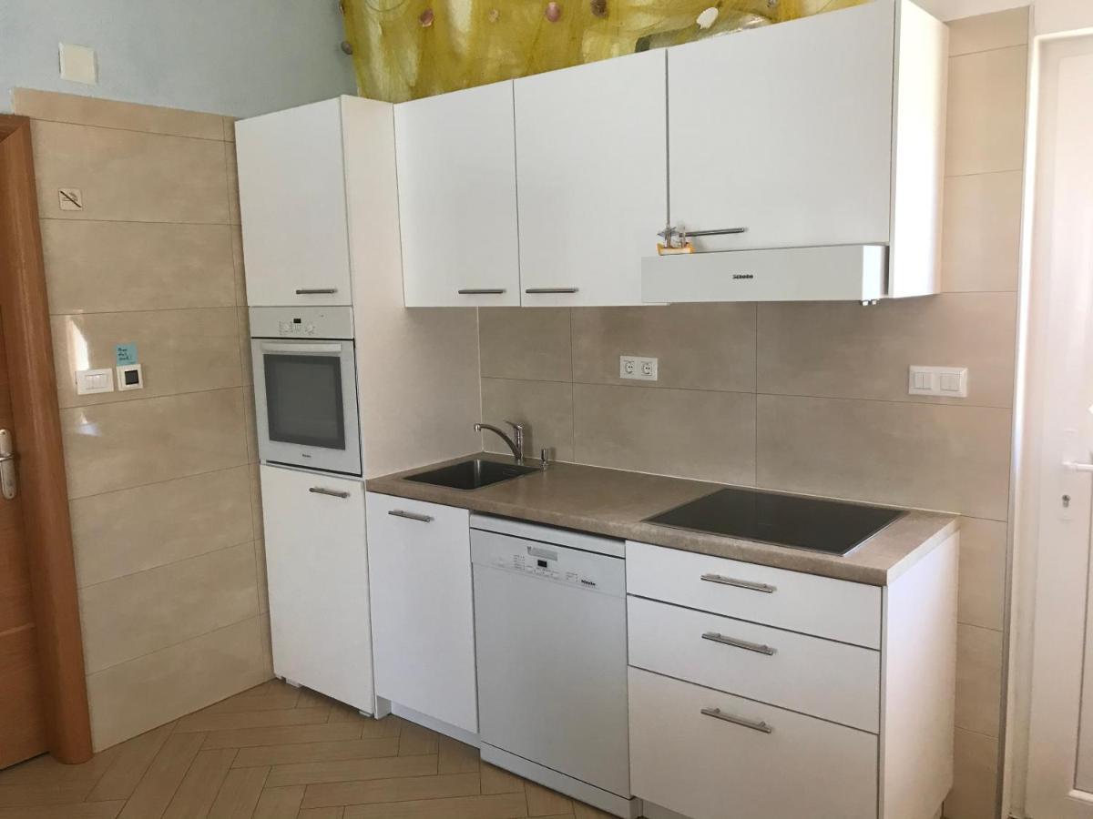 Apartment Klara Кърк Екстериор снимка