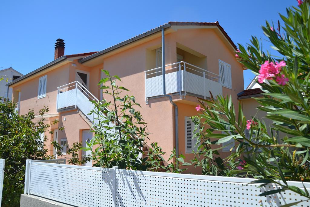 Apartment Klara Кърк Екстериор снимка